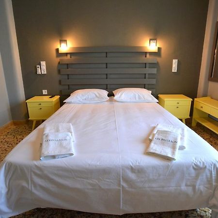 Leonidaion Guesthouse 올림피아 객실 사진 A bedroom in a hotel