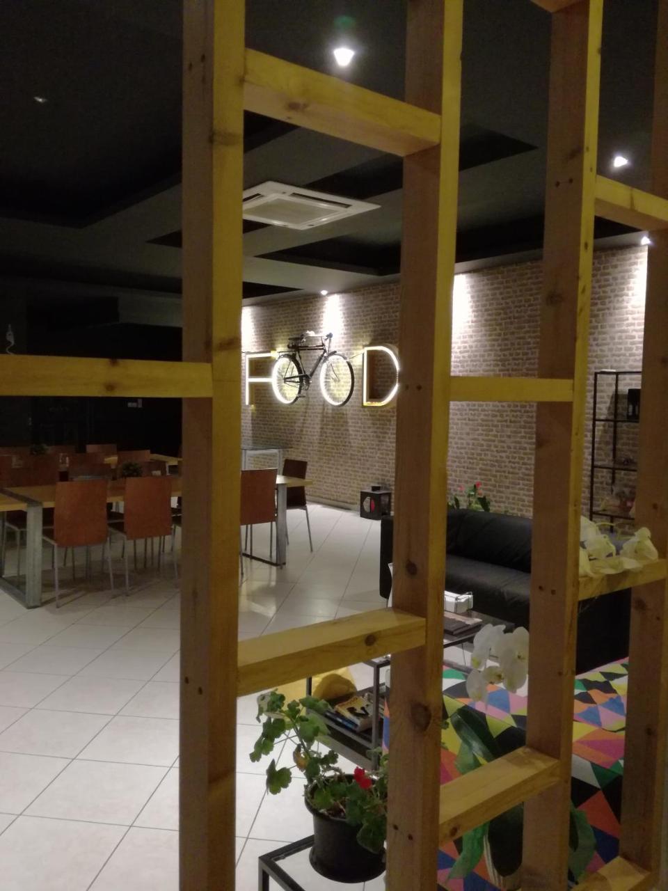Leonidaion Guesthouse 올림피아 외부 사진 Interior of a restaurant in the mall