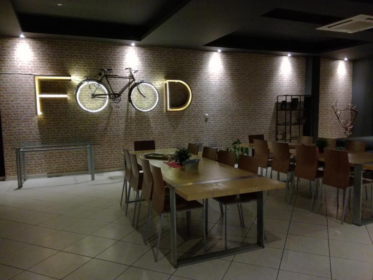 Leonidaion Guesthouse 올림피아 외부 사진 Interior of a restaurant in the Food Hall