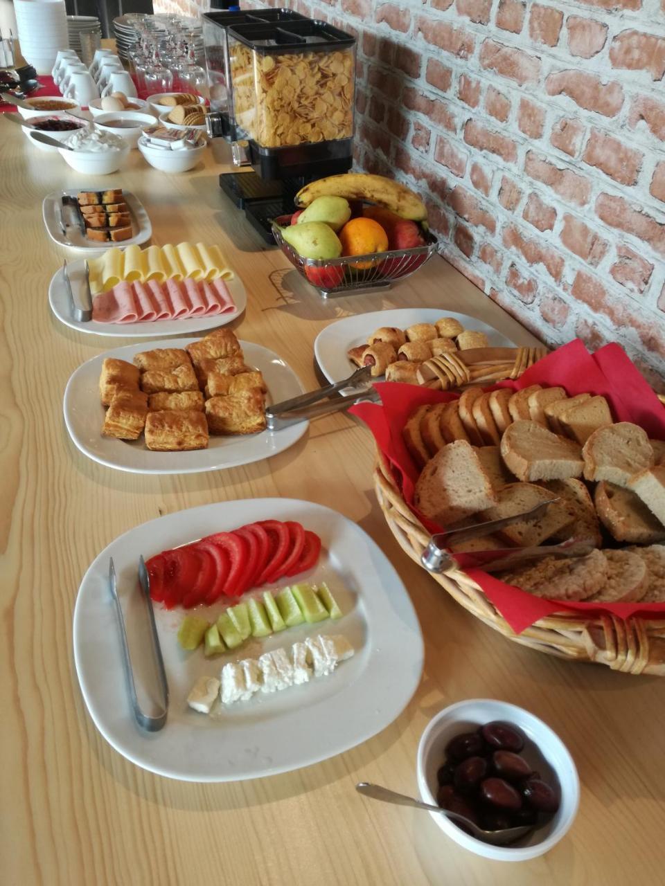 Leonidaion Guesthouse 올림피아 외부 사진 A typical Bulgarian breakfast